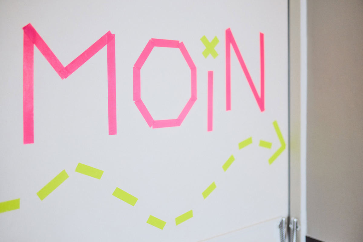 MOIN-Schriftzug an der Wand bei 55BirchStreet Hamburg – Standort der Mikusi Akademie